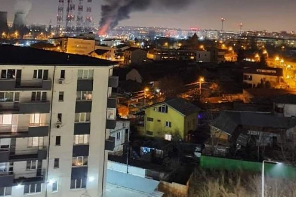 Incendiu puternic  la Fabrica Electromontaj din București. Există pericol de explozie