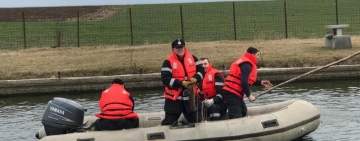 VIDEO|Pompierii, în alertă! Caută un bărbat care s-ar fi înecat în balta de la Sălciile