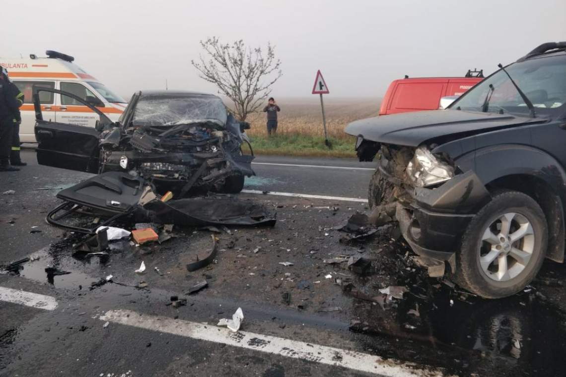 Două autoturisme s-au ciocnit în comuna prahoveană Vărbilău. Un șofer a fost transportat la spital