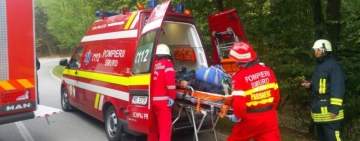Accident la Păulești! Două persoane au fost transportate la spital
