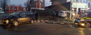 VIDEO| Ambulanță cu 5 pacienți, implicată într-un accident mortal la Florești!