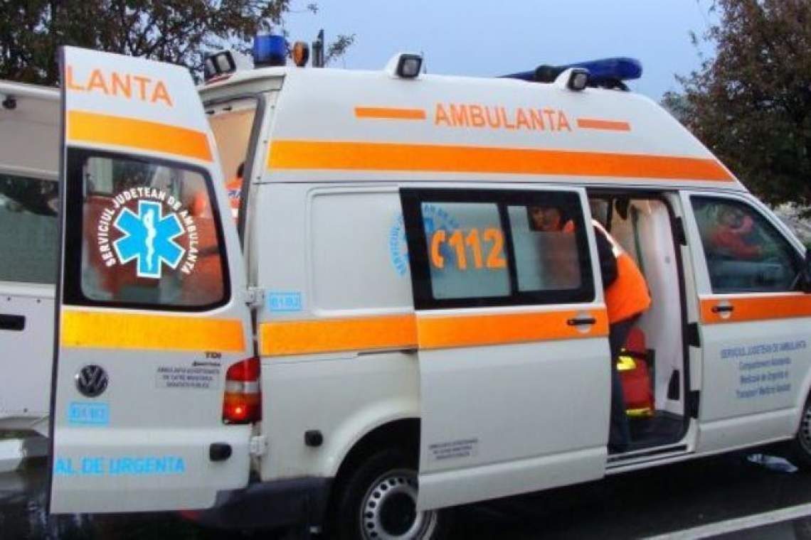 O elevă din Plopeni s-a dus băută la ore. Profesorii au chemat ambulanța și poliția