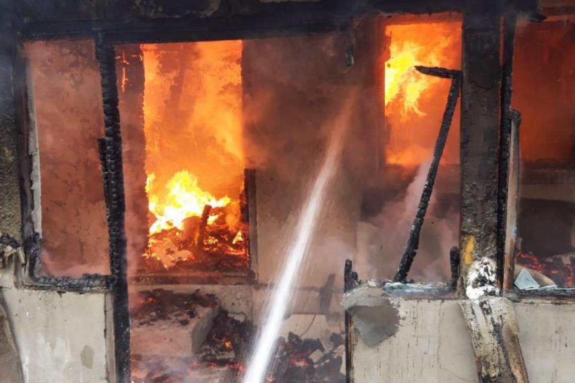 Incendiu în Prahova! O casă a fost mistuită de flăcări