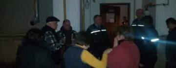 Scandal într-o scară de bloc! O ploieșteancă a fost amenințată de o femeie că o va infecta cu coronavirus