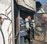 VIDEO| Incendiu la un service auto din Ploiești
