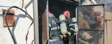 VIDEO| Incendiu la un service auto din Ploiești