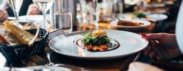 CORONAVIRUS| Restaurantele, barurile și cafenele nu mai au voie să servească produse pentru consum în locație