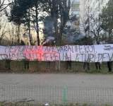 VIDEO| Ultrașii Petrolului Ploiești, mesaj de susținere pentru medicii prahoveni care luptă împotriva COVID-19! Au aprins torțe în fața spitalului