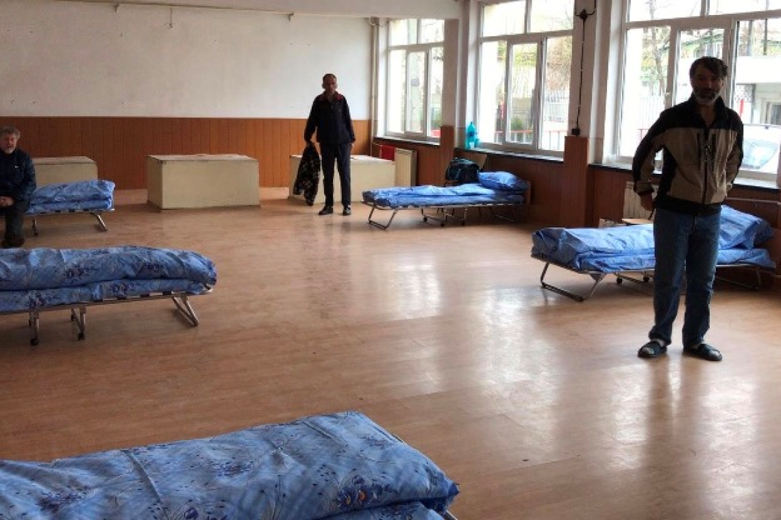 CORONAVIRUS| A fost amenajat un nou centru destinat persoanelor fără adăpost din Ploiești