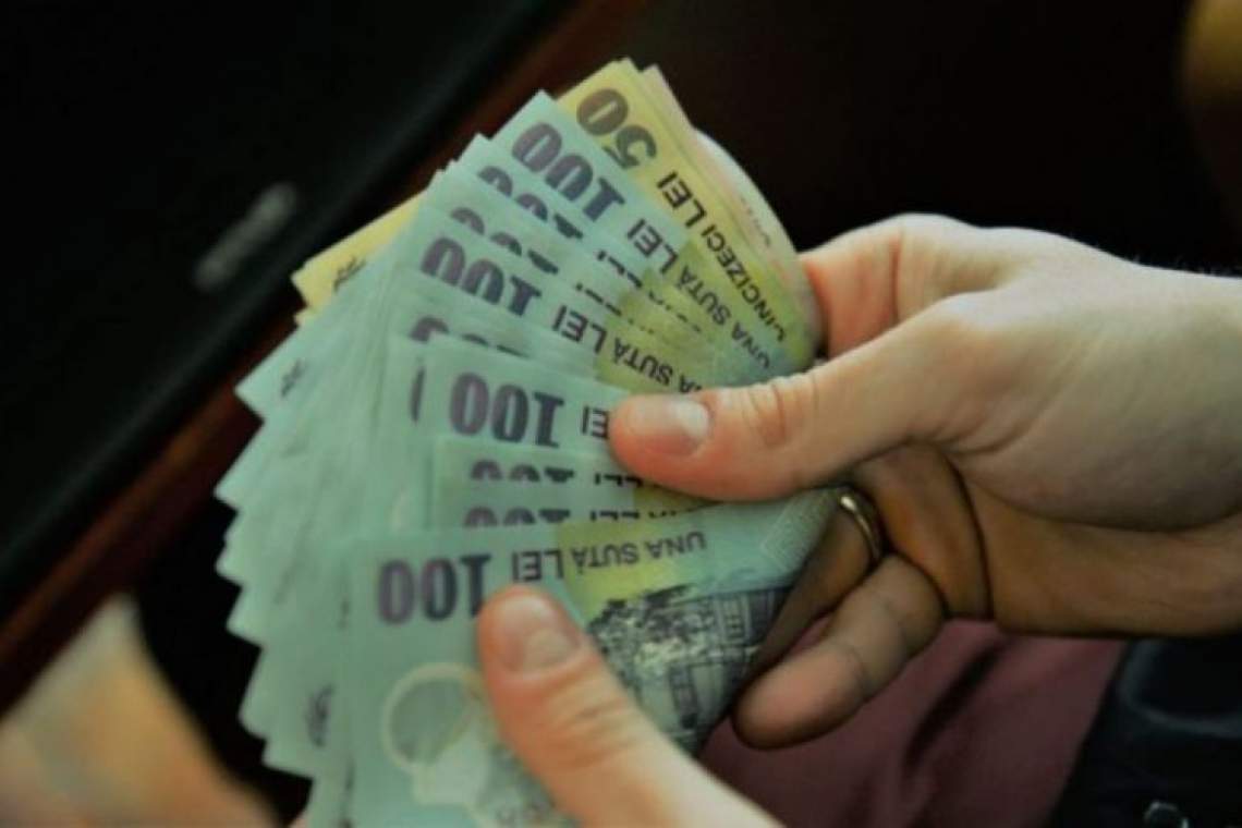 Românii pot solicita amânarea ratelor! Normele de aplicare au fost publicate în Monitorul Oficial