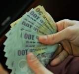 Românii pot solicita amânarea ratelor! Normele de aplicare au fost publicate în Monitorul Oficial