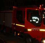 Incendiu în Ploiești din cauza unei cratițe uitate pe foc. Femeie, transportată la spital cu arsuri de gradul 2 și 3