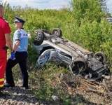 FOTO&VIDEO|  Mașină de Poliție Locală, lovită de tren în Prahova. Un polițist local a murit, iar un polițist și doi jandarmi au fost răniți 