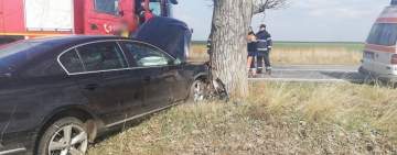 Persoană rănită într-un accident la Albești! A intrat cu mașina într-un copac