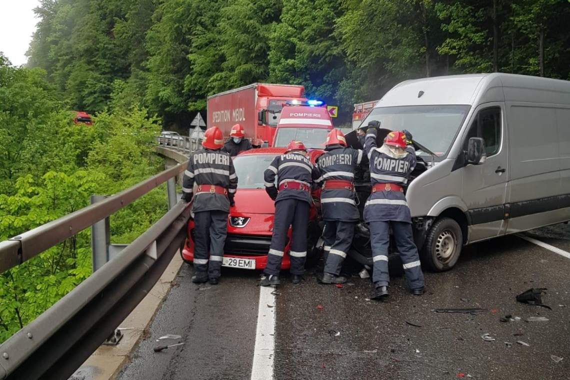 Accident pe DN1, în Comarnic. Un bărbat a fost transportat la spital