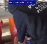 VIDEO| Percheziții în Ploiești la traficanții de droguri