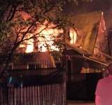 VIDEO| Incendiu devastator în Comarnic! au ars o casă și un service auto