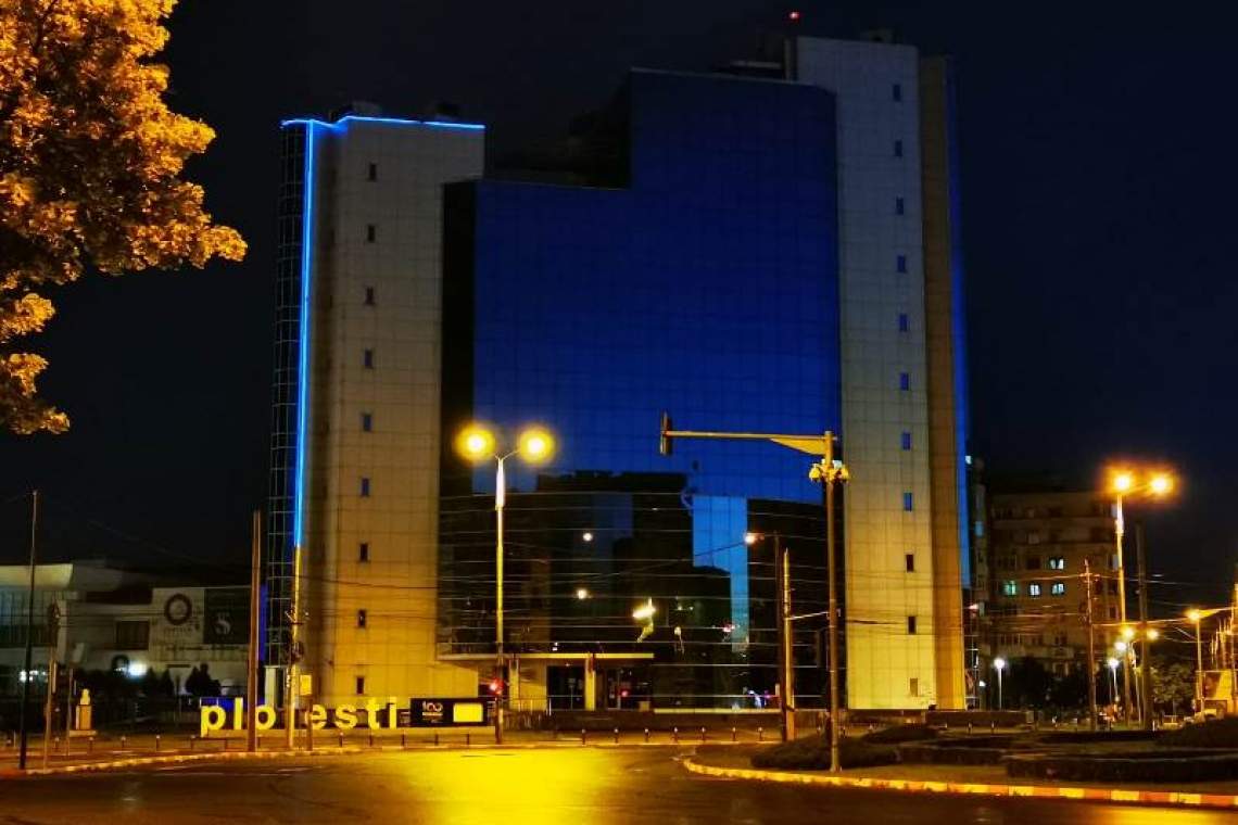 FOTO| Ploieștiul, ”vandalizat” de ignoranța aleșilor locali! La noi totul se repară  cu...scotch 
