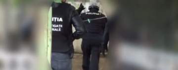VIDEO: Imagini de la perchezițiile din Ploiești! Au fost vizate persoane care cereau bani și bijuterii pentru rugăciuni și dezlegări