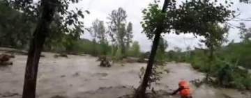 Pompierii și salvamontiștii din Bușteni intervin de urgență! Femeie surprinsă de viitură pe Valea Caraiman