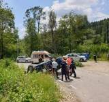 VIDEO| O mașină s-a răsturnat la Sinaia! Patru copii, transportanți la spital