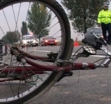 Tragedie pe șoselele din Prahova! Un biciclist și-a pierdut viața după ce a fost lovit cu portiera unei mașini