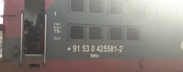 Iese fum de la automotorul unei locomotive! 200 de călători, evacuați dintr-un tren aflat între Halta Valea Largă și Halta Posada