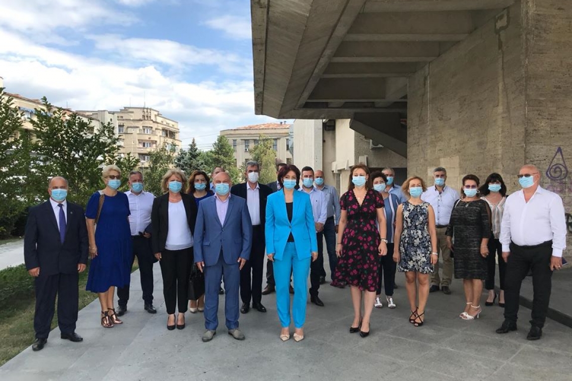 Cătălina Bozianu, candidatul PMP la șefia CJ Prahova: Inspirați de modelul președintelui Traian Băsescu, avem curajul de a ne prezenta în fața prahovenilor noi înșine, fără paravane