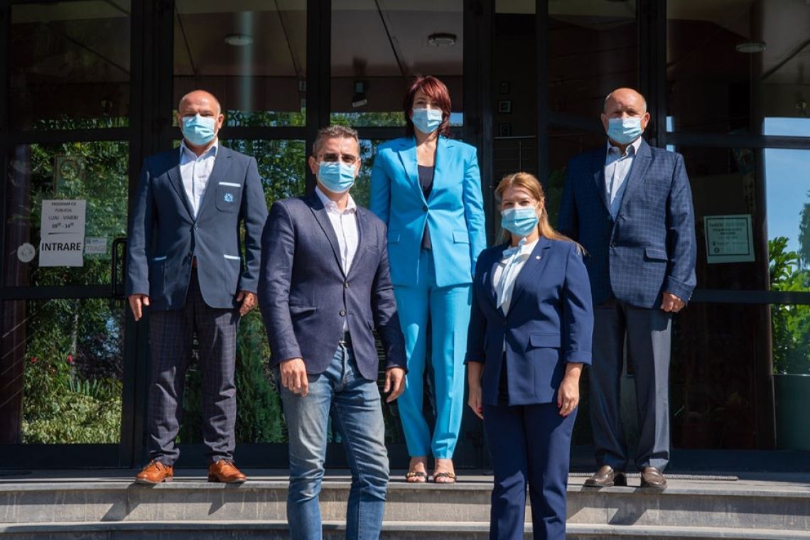 Jurnalistul Alex Ferariu și-a depus candidatura din partea Partidului Mișcarea Populară pentru primăria orașului Breaza, în echipă cu actualul viceprimar, doamna Alexandra Bran