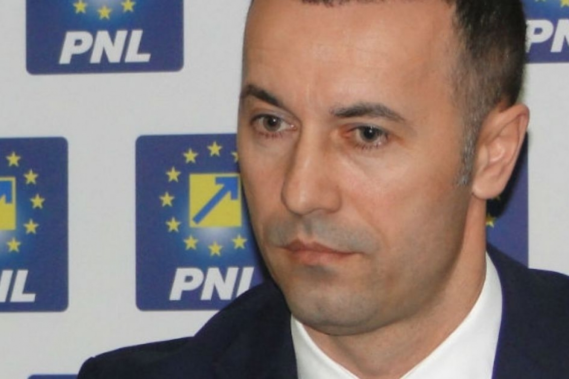 Iulian Dumitrescu: „Vom cumpăra măşti pentru toţi elevii şi cadrele didactice din Prahova”