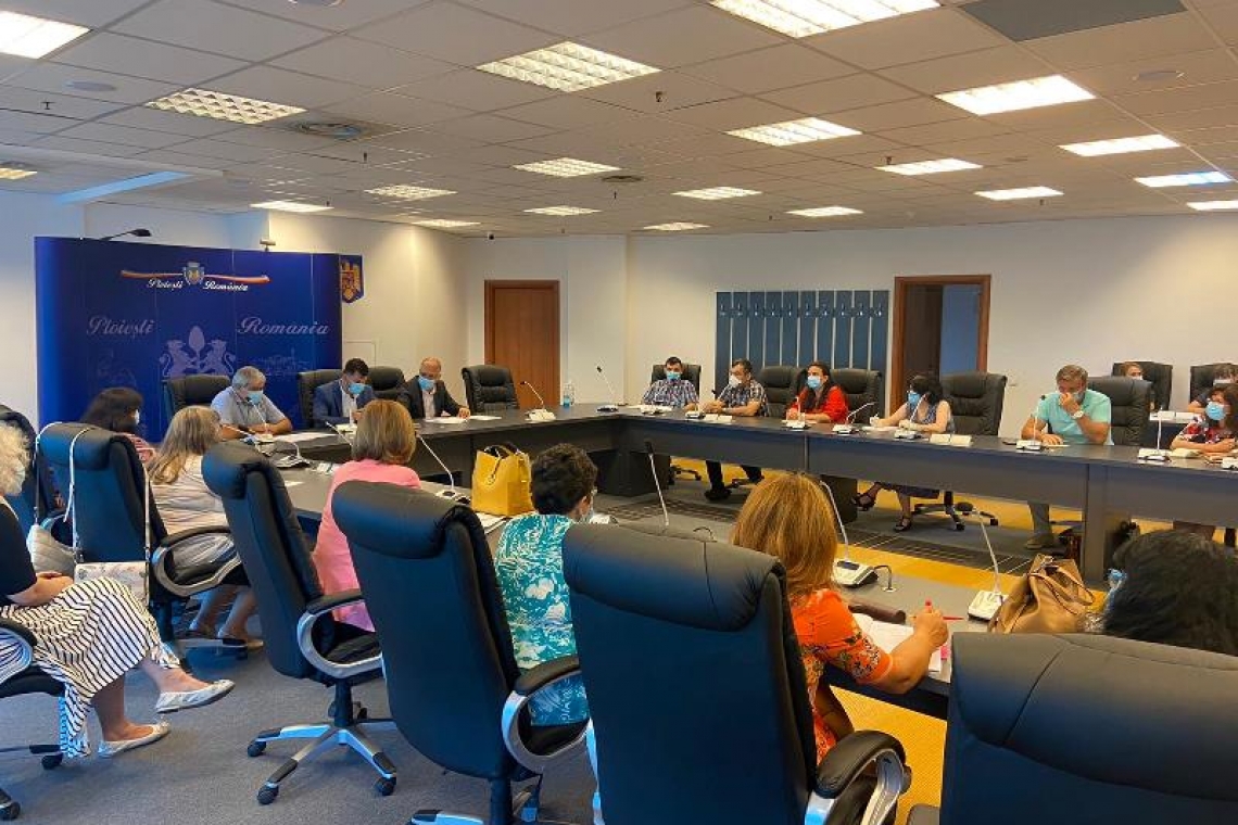 Primarul Adrian Dobre: Ploieștenii vor fi consultați înainte de alegerea scenariului pentru reluarea cursurilor