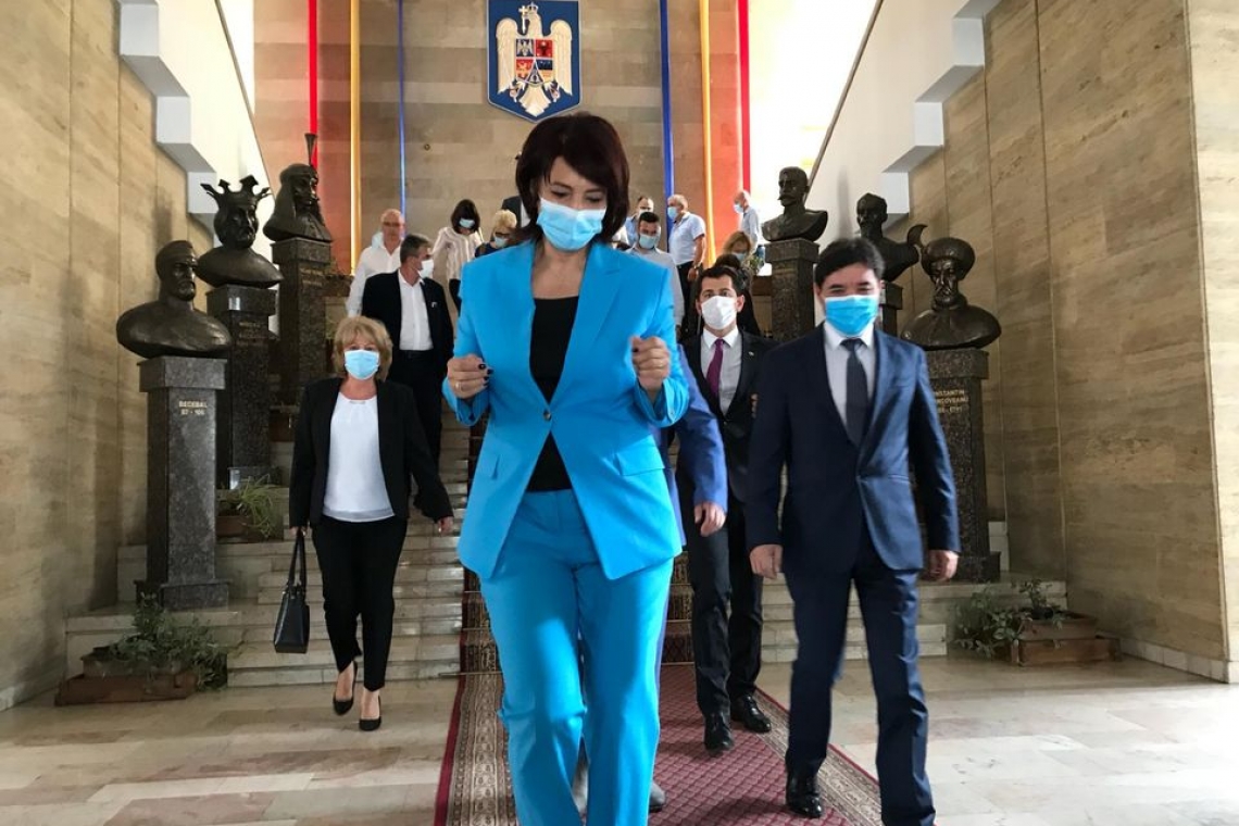 Cătălina Bozianu, candidatul PMP la șefia CJ: Și poziția de pe buletinul de vot, și calitatea oamenilor promovați de noi, și programul nostru pentru Prahova ne obligă să ne batem pentru locul 1 