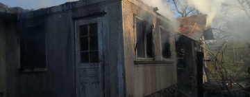 Incendiu în localitatea Drajna de Jos. O casă a fost cuprinsă de flăcări