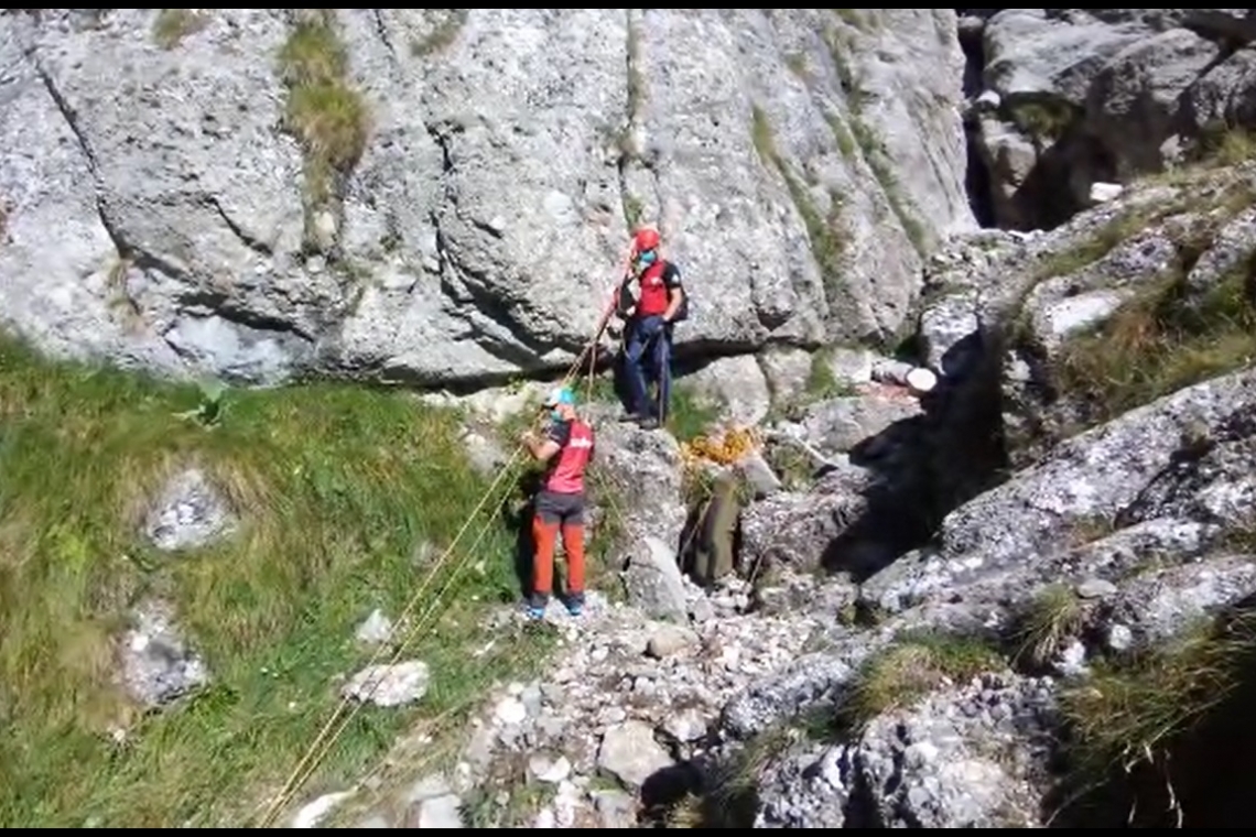 Salvamontiștii au găsit trupul neînsuflețit al tânărului de 22 de ani dispărut în Munții Bucegi după aproape două luni de căutări