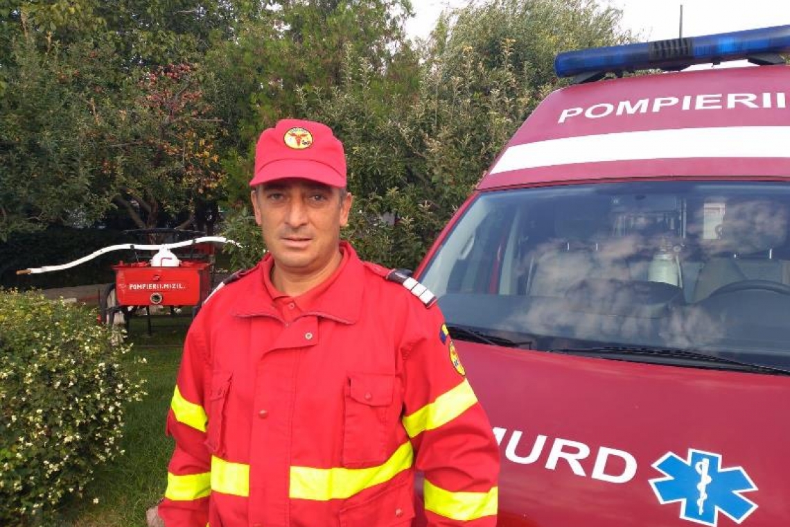 Eroul ZILEI! Pompierul Marian Iacob: Nu am mai intervenit pentru salvarea unui copil atât de mic, dar cred că Dumnezeu m-a ghidat şi am ştiut ce trebuie să fac