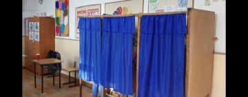 Incident la o secție de votare din Ploiești! Un bărbat a fost transportat la spital