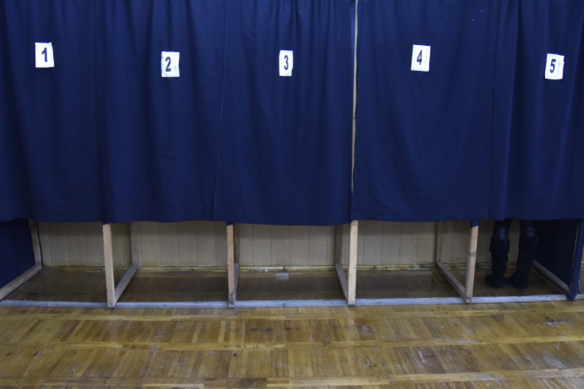 Incident la o secție de votare din Măneciu. Procurorii au deschis o anchetă în cauză