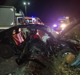 FOTO: Patru persoane, rănite într-un accident la Băicoi. O tânără de 15 ani a rămas încarcerată