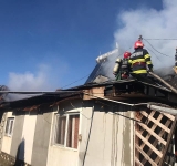FOTO| Incendiu violent în Puchenii Mari. O casă, mistuită de flăcări