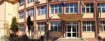 Doi tineri din Ploiești, împușcați cu un pistol cu bile în cap. Pistolarul a fost prins de polițiști
