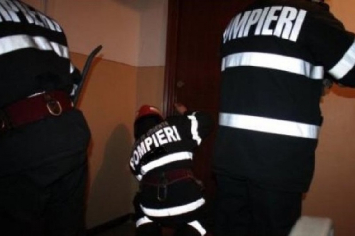 Ploieștean găsit mort în propriul apartament. Pompierii au spart ușa