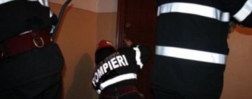 Ploieștean găsit mort în propriul apartament. Pompierii au spart ușa