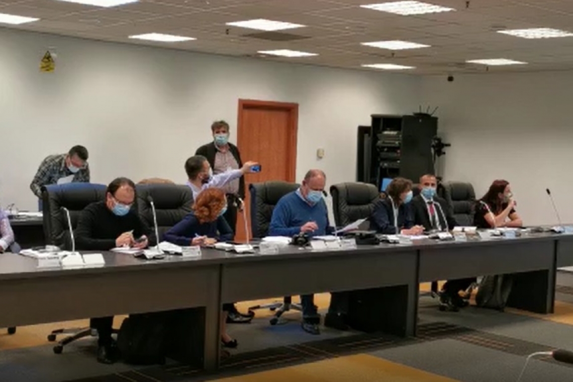 VIDEO| Un consilier local USR, selfie în timpul ședinței!  Modul iresponsabil în care s-a prezentat în CL Ploiești