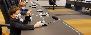 VIDEO|  Elevii clasei pregătitoare B de la C.N.I.L.C Ploiești, în vizită la primarul Andrei Volosevic. Ce i-au cerut edilului