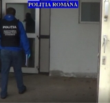 VIDEO| Percheziții în Prahova la producători ilegali de băuturi alcoolice. Au fost indisponibilizat aproape 4.700 de litri de băuturi spirtoase