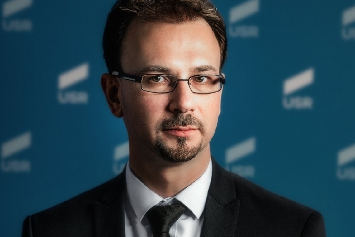 Consilierul local USR, Mihai Polițeanu vrea să distrugă viitorul a 900 de copii și sportivi legitimați la CSM Ploiești