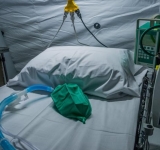 O femeie internată cu COVID s-a sinucis în baia spitalului