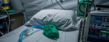 O femeie internată cu COVID s-a sinucis în baia spitalului