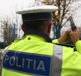 Arma unui poliţist s-a descărcat accidental lângă o secție de votare