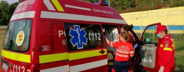 Copil transportat la spital în stare gravă după ce a fost lovit de o mașină!  Traversa printr-un loc nepermis în zona Hipodrom Ploiești
